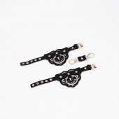 Черные кожаные наручники с клепками, кольцами и золотистой фурнитурой - Crazy Handmade - купить с доставкой в Ачинске