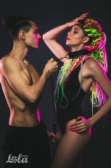 Черный ошейник с поводком Kinky - Lola Games - купить с доставкой в Ачинске