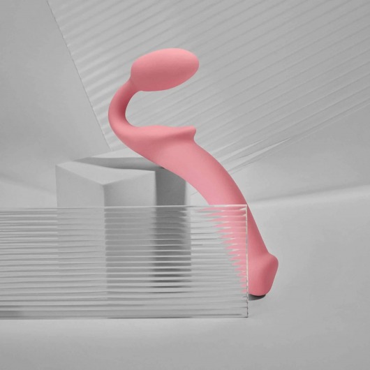 Розовый безремневой страпон Strap-on-me Semi-Realistic Bendable Strap-On size M - Strap-on-me - купить с доставкой в Ачинске