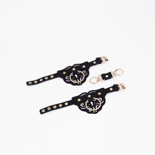 Черные кожаные наручники с клепками, кольцами и золотистой фурнитурой - Crazy Handmade - купить с доставкой в Ачинске